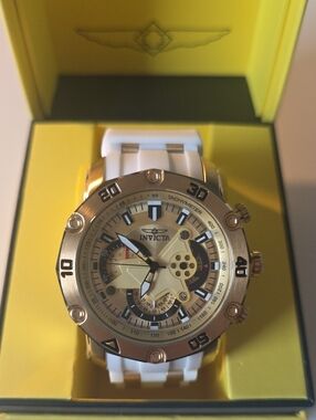 515.  Invicta Pro Diver SCUBA Men's Watch - 50mm. Gold, White (23424)